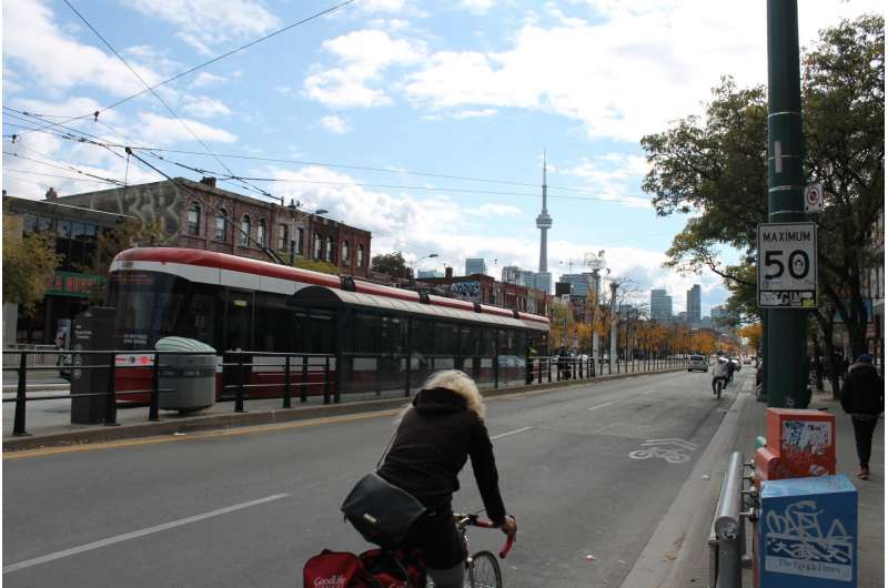 Streetcar tracks increase risk of bike crashes: UBC and Ryerson study