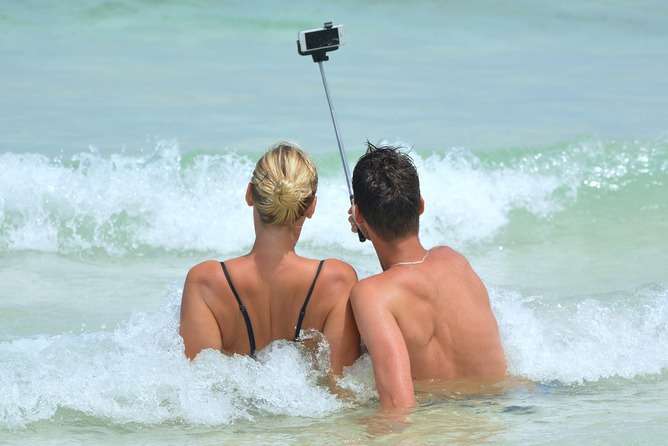 Your selfie obsession could ruin your relationship