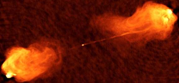A famous supermassive black hole 'spied on' with the Gran Telescopio CANARIAS
