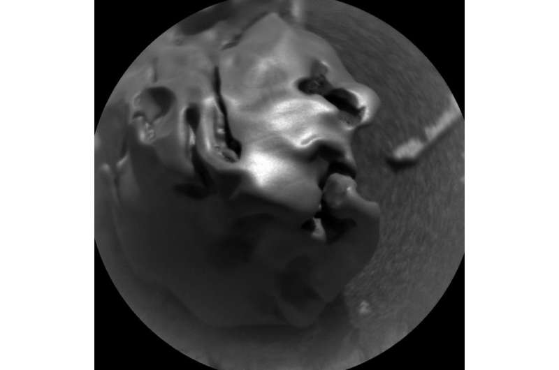 Curiosity finds a melted space metal meteorite on the surface of Mars