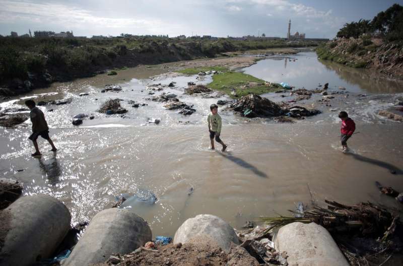 Gaza sewage poisons coastline, threatens Israel