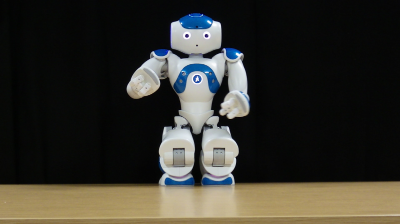 Gestures improve communication -- even with robots