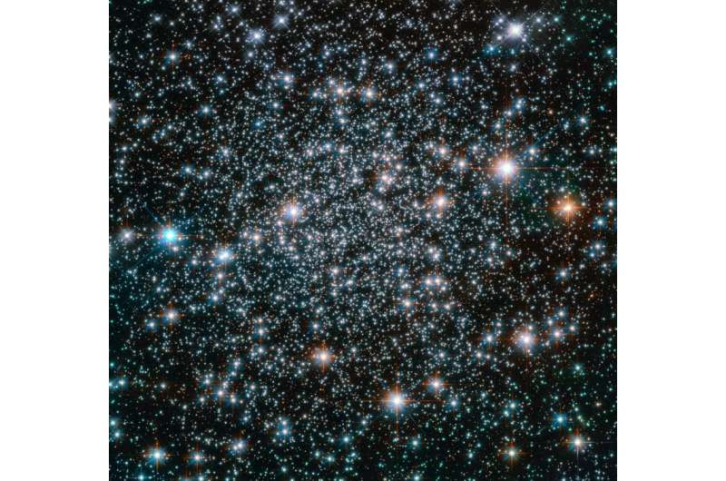 Image: Hubble spots heavy-metal stars in head-banging spherical cluster