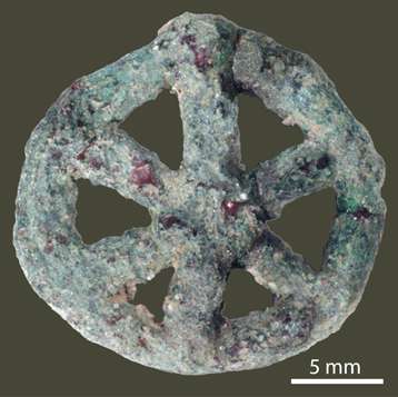 Novel imaging approach reveals how ancient amulet was made