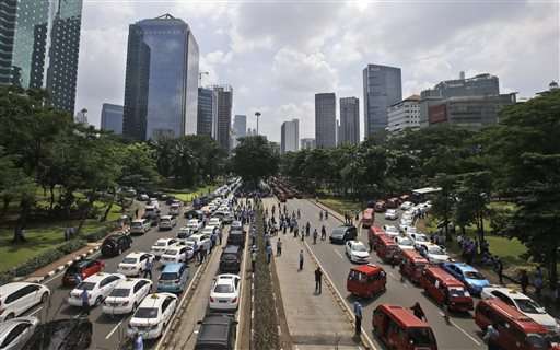 Protest against taxi apps causes chaos in Indonesia capital