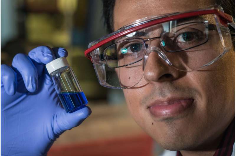 Rice University's nanosubs gain better fluorescent properties for tracking