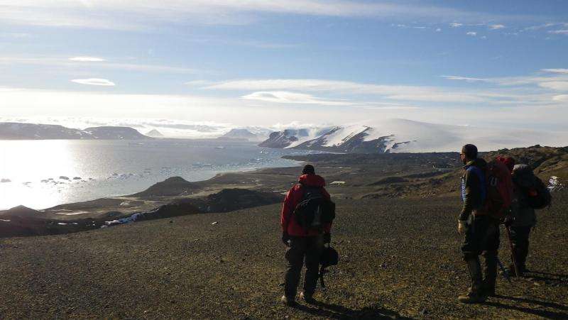 Scientific expedition to Antarctica will search for dinosaurs and more