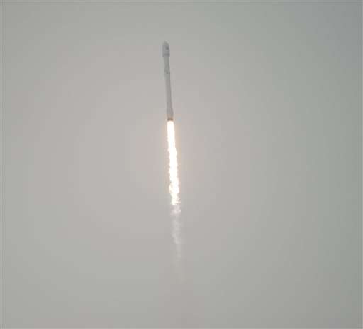 Support leg breaks as SpaceX rocket lands on ocean barge (Update)