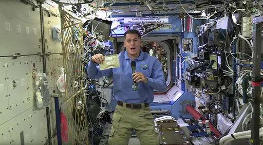 Thanksgiving in space: turkey, green beans & even football