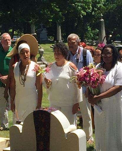 14 long-forgotten slave remains reburied in NY ceremony (Update)