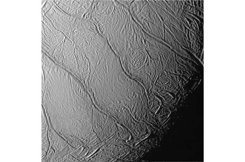 Computer model explains sustained eruptions on icy moon of Saturn