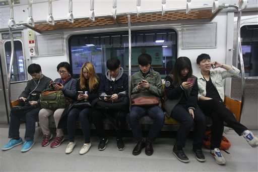 Mobile chat apps Line, Kakao flourishing among young Asians