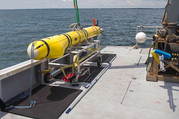 Paper demonstrates autonomous underwater vehicles can be pre-programmed to make independent decisions