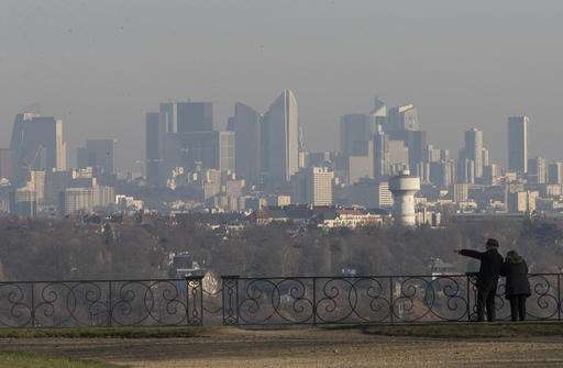 Parisians grapple with worst winter pollution in a decade