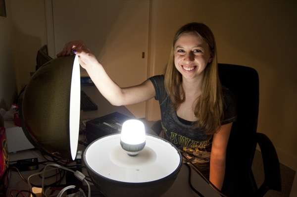 Researchers examine combinations of lamps, dimmer switches for poultry houses