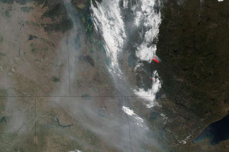 Fort McMurray wildfire continues to burn