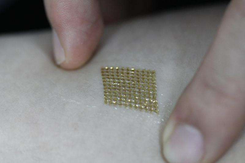 Group develops wearable, stretchable memory device for monitoring heart rate
