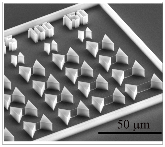 Fabrication of silicon nanowires bridging thick silicon structures