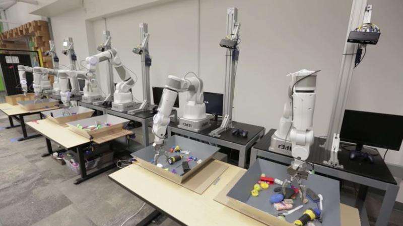 Google unveils progress in robot that learns how to pick up objects using neural-network