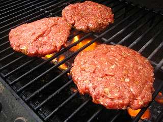 5 things you should know about grilling burgers to avoid getting sick