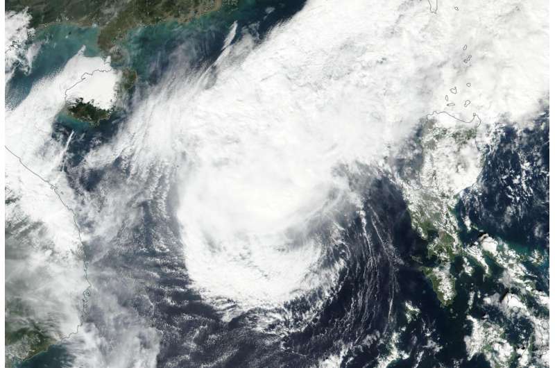 NASA-NOAA's Suomi NPP satellite spots Tropical Storm Nock-ten weakening