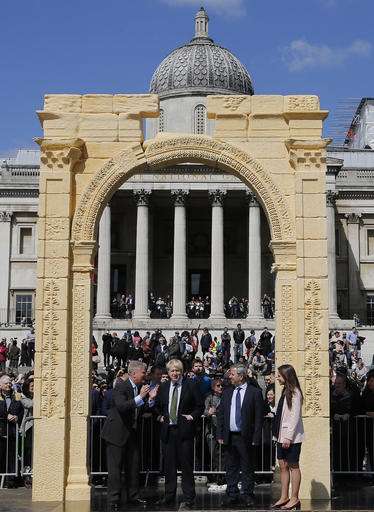 Syria's Palmyra arch, destroyed by IS, recreated in London