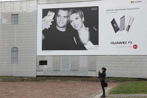 China's Huawei looks to build global smartphone brand