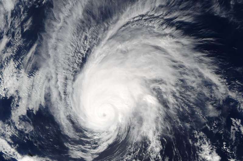 NASA's Aqua satellite spots Hurricane Seymour on fast weakening trend