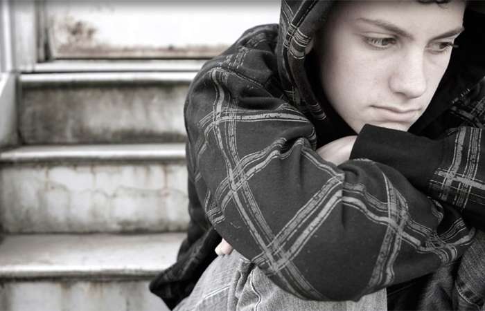 Psychologist shares warning signs for suicide in youth