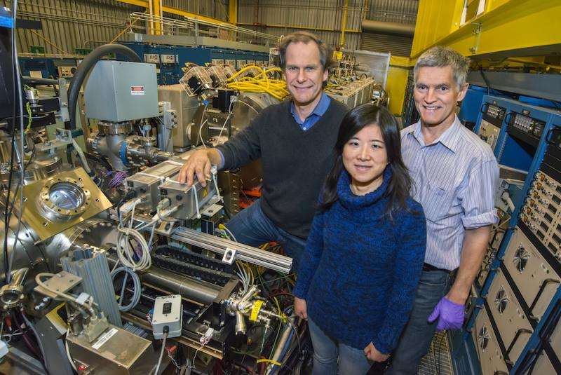 A new spin on quantum computing: Scientists train electrons with microwaves