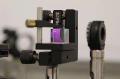 A versatile optical sensor for the characterization of fluids
