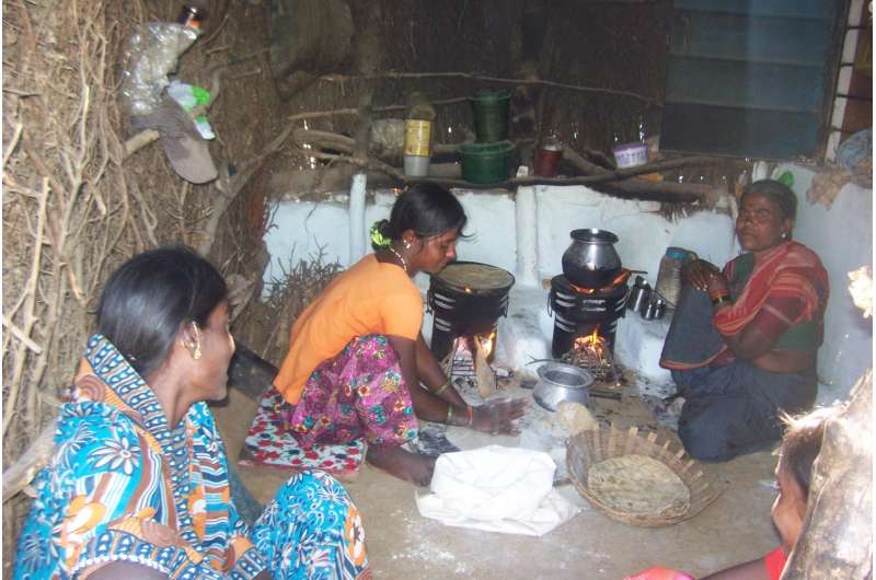 Carbon-financed cookstove fails to deliver hoped-for benefits in the field