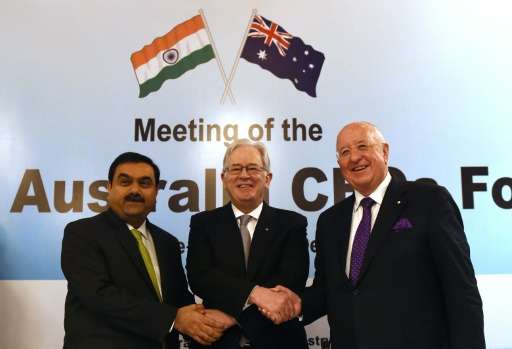 Chairman and founder of India's Adani Group, Gautam Adani (L), Australia's Trade and Investment Minister Andrew Robb (C) and Chi