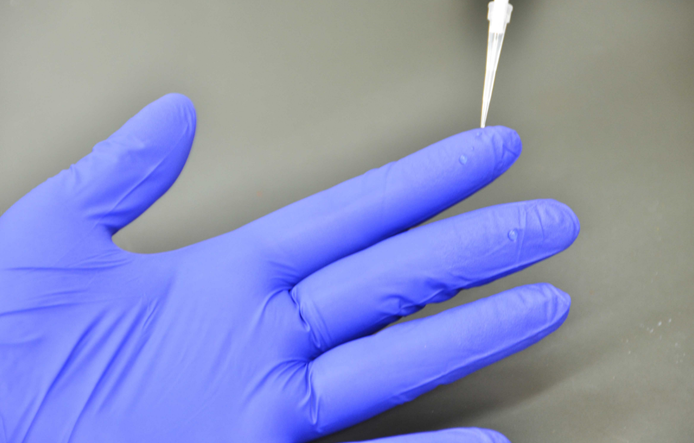 Contaminated gloves increase risks of cross-transmission of pathogens