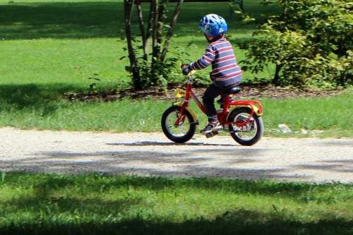 Cycle training for children has benefits in adolescence