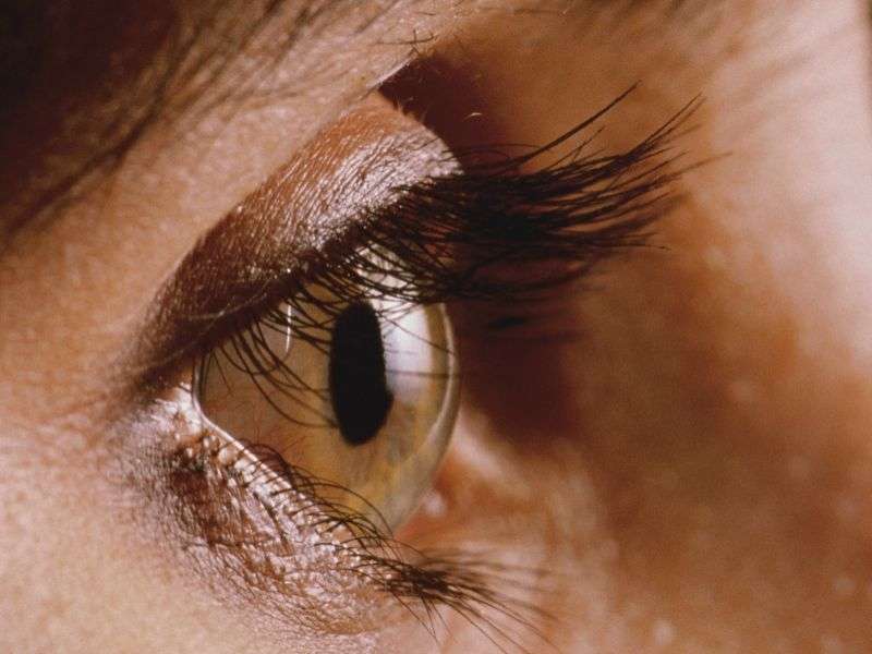 FDA批准在中年时进行眼植入矫正老花眼
