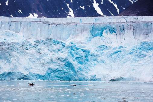 Glaciers on Svalbard behave differently