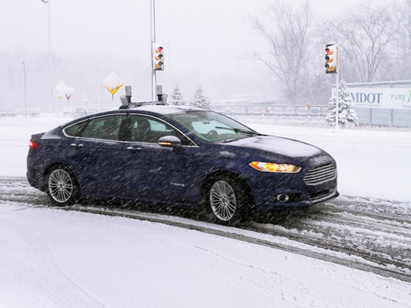How an autonomous Ford hybrid manages to drive in the snow