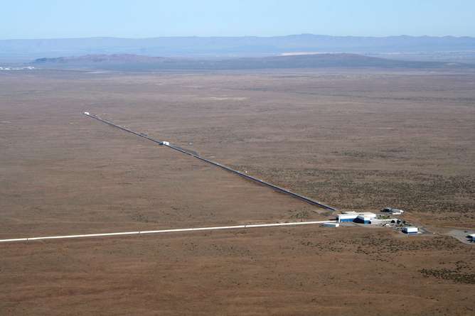 How does an experiment at LIGO actually work?