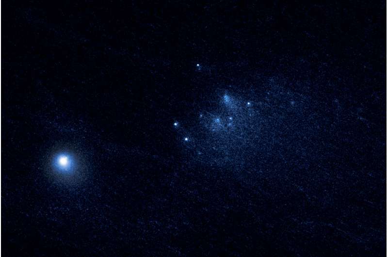 Hubble takes close-up look at disintegrating comet