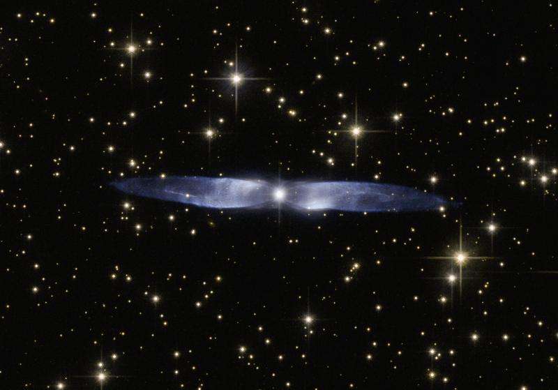 Hubble watches the icy blue wings of Hen 2-437