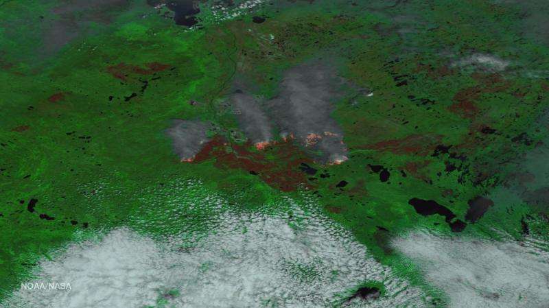 Image: Clear skies give way to Fort McMurray blaze