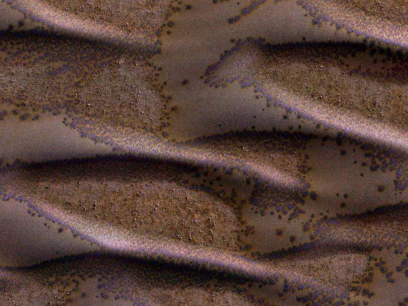 Image: Frosted dunes on Mars