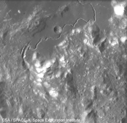 Image: Meandering moon feature