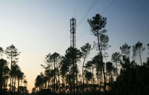 India's cabinet has approved an auction of mobile phone radiowaves, hoping to scoop $85bn