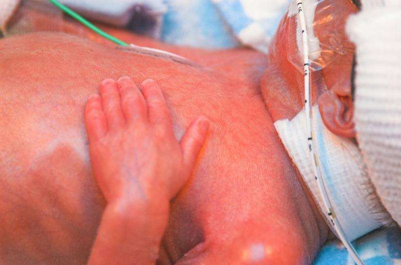 Light can be used to examine the lungs of premature babies