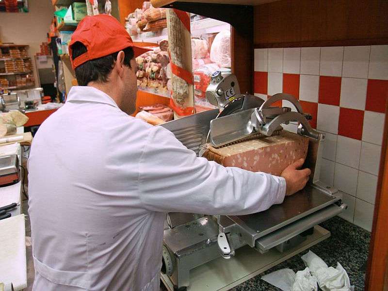 'Listeria on rye'? many U.S. deli meat slicers cut corners on cleanliness