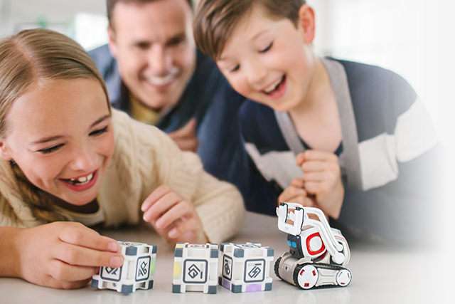 Little Cozmo robot fits in palm of hand and pet-loving hearts
