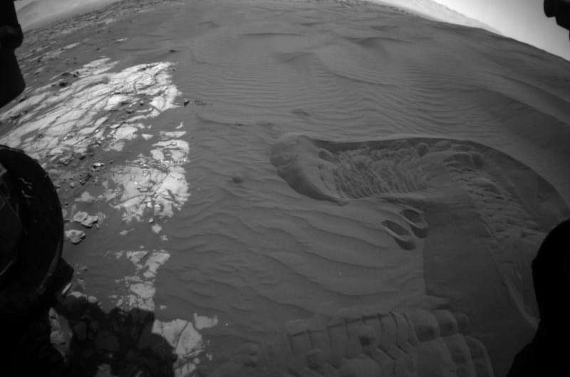 Mars rover Curiosity tastes scooped, sieved sand