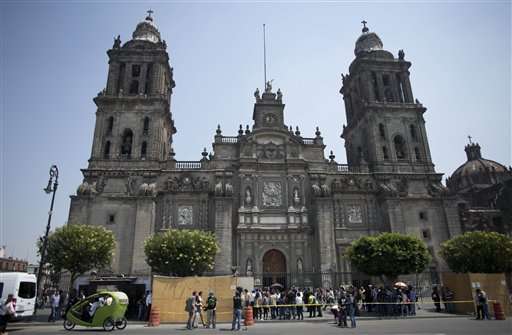 Mexican experts find early burial in 1st colonial cathedral